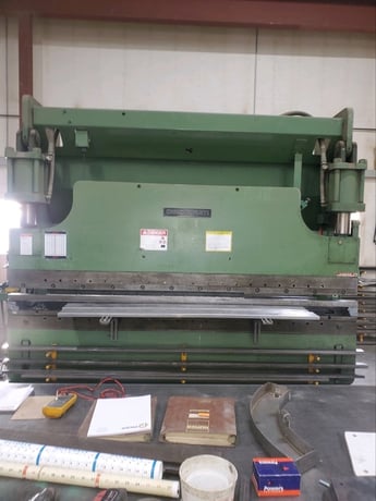 175 Ton, Cincinnati #175CB, CNC press brake, 12' overall, 126-3/4" between housing, 10" stroke, 8" throat - Image 1