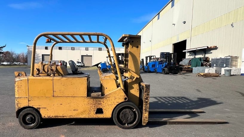 30000 lb. Caterpillar #T300, propane forklift - Image 2