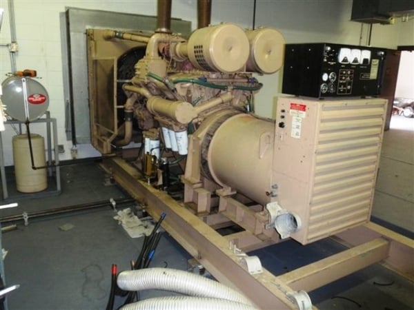 450 KW Marathon Electric Diesel Genset, 3 phase 240/480 Volts, Cummins engine, transfer switch, 520 hours - Image 2