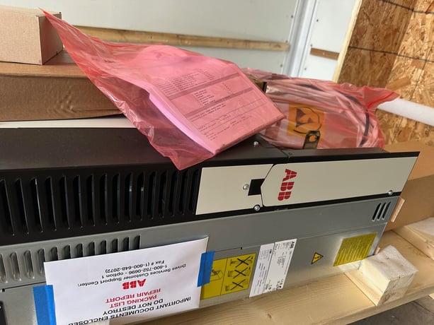 400 HP ABB, acs880-04-370a-7+c173+e200+0h354+h3, VFD, 690 Volts, new surplus, 2019 - Image 1
