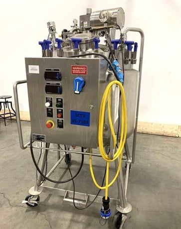 100 gallon Feldmeier, sanitary Stainless Steel jacketed reactor / fermenter w/ mixer, 150 psi @ 350°F - Image 2