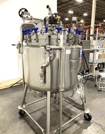 100 gallon Feldmeier, sanitary Stainless Steel jacketed reactor / fermenter w/ mixer, 150 psi @ 350°F - Image 3