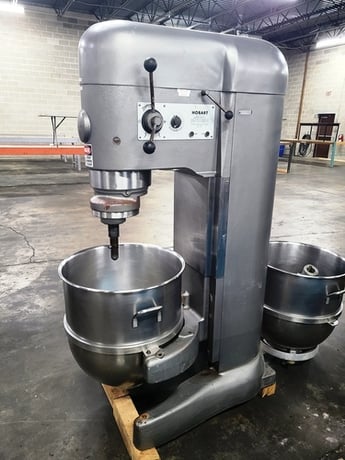 35 gallon Hobart #V-1401, 140 qt planetary mixer, 5 HP, 14.4 amps - Image 1