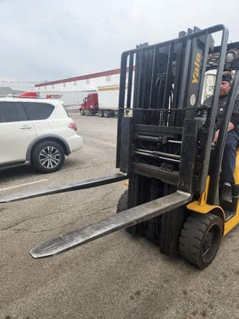5500 lb. Yale Veracitor #60VX, LPG forklift, 3-stage mast, 48" forks, sideshift, fork positioner, 2015 - Image 9