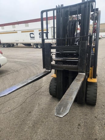 5500 lb. Yale Veracitor #60VX, LPG forklift, 3-stage mast, 48" forks, sideshift, fork positioner, 2015 - Image 10