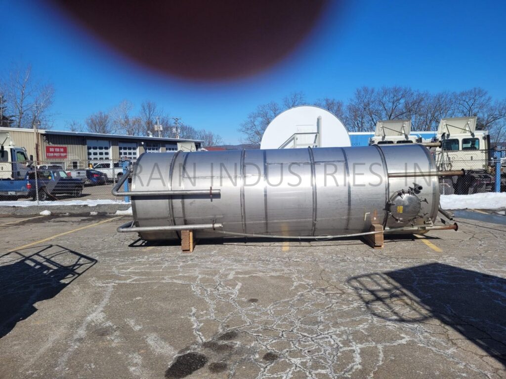 3600 gallon 304 Stainless Steel silo, 72" dia. x 220" straight wall, 18" OD bolt down manway, dish bottom - Image 1
