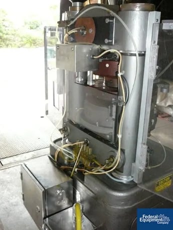 6.5 Ton Manesty #Betapress, Rotary Tablet Press, 16-Station, 90k TPH, 5/8" max tablet diameter, 11/16" max - Image 4