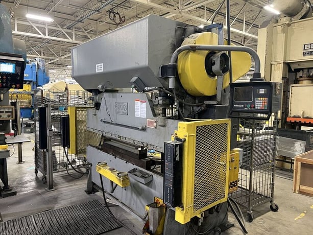 55 Ton, Chicago, mechanical press brake, 8' overall, 78" between housing, 3" stroke, 3" ram adjustment, 40 SPM - Image 2