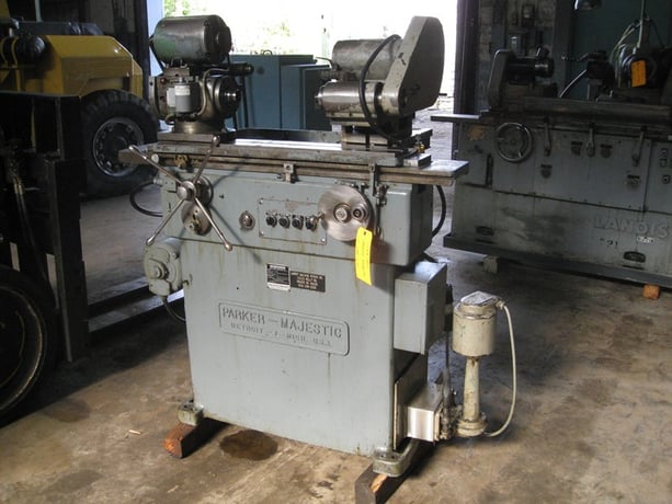 Parker #B, External grinder, 10" x 24" capacity, 12" swing, 24" table travel, 1/2 HP, 3370 RPM, 1955 - Image 1