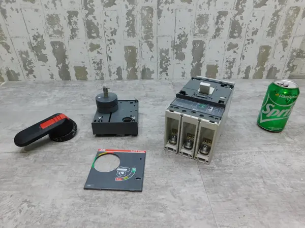 150 Amps, ABB Instantaneous Trip Circuit Breaker, SACE T4N 250, 3 Pole, 600 Volts, Used - Image 2