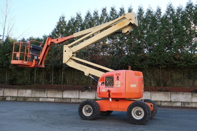 500 lb. JLG #450AJ-SII, articulated boom lift, 45' lift hght, 24.5'horizontal reach,, diesel, 2006 - Image 3