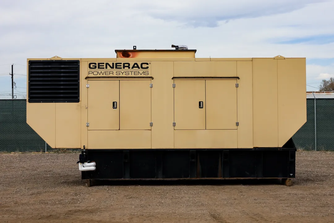 610 KW Generac #P222LE, diesel industrial generator, 277/480 Volts, 2006 - Image 2