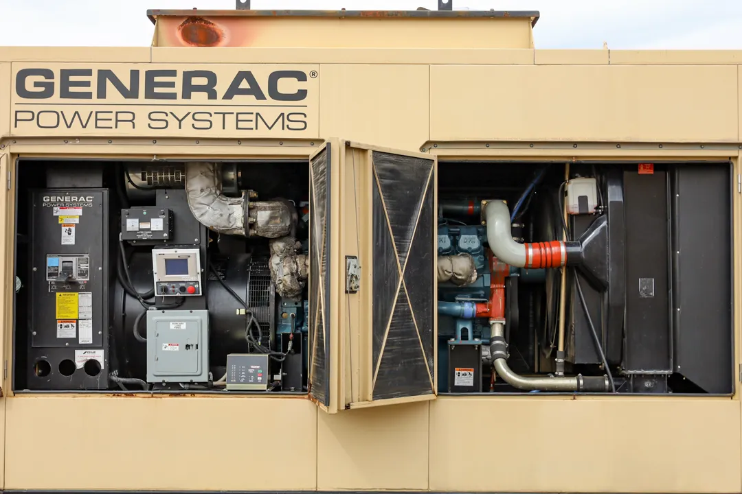 610 KW Generac #P222LE, diesel industrial generator, 277/480 Volts, 2006 - Image 3
