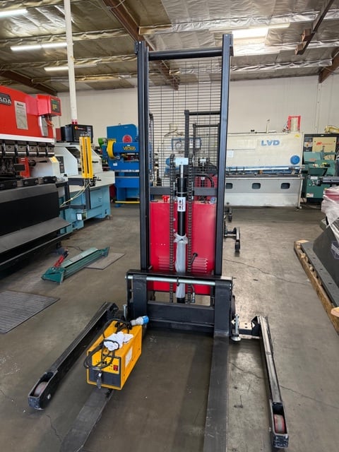 2000 lb. Dayton #5RRZ4, Straddle Stacker, Powered-lift/manual-push, 63" lift - Image 2
