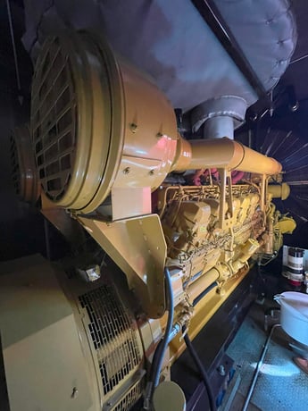 2000 KW Caterpillar #3516B, stationary generator set, diesel, 1800 RPM, 480 Volts, 649 hours, 2005 - Image 2