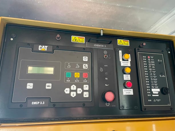2000 KW Caterpillar #3516B, stationary generator set, diesel, 1800 RPM, 480 Volts, 649 hours, 2005 - Image 3