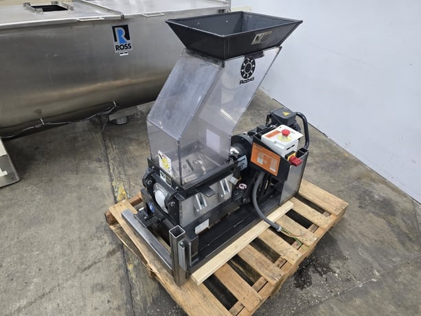 8.9" x 10.4" Rapid #RG2, granulator, 3 HP, 2 bed knives, 3 fly knives - Image 2