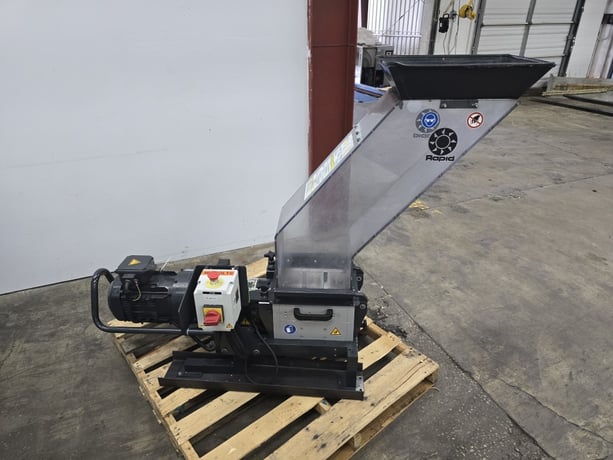8.9" x 10.4" Rapid #RG2, granulator, 3 HP, 2 bed knives, 3 fly knives - Image 1