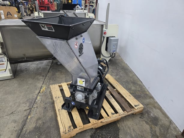 8.9" x 10.4" Rapid #RG2, granulator, 3 HP, 2 bed knives, 3 fly knives - Image 10