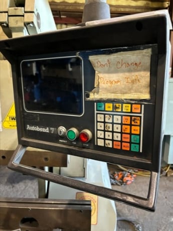 100 Ton, Accurpress #710012, CNC Hydraulic Press Brake, 12' overall, 124" between housing, 14" open, 6" Shut - Image 3
