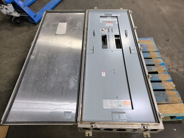 400 Amp. Eaton #PRL3A Pow-R-Line, Panelboard, 480Y/277 Volts, 3PH, weather protected enclosure, 2005 - Image 1