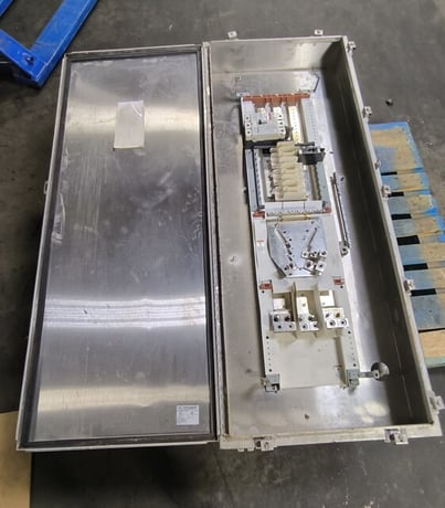 400 Amp. Eaton #PRL3A Pow-R-Line, Panelboard, 480Y/277 Volts, 3PH, weather protected enclosure, 2005 - Image 2
