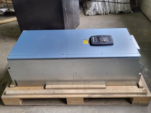 100 HP Eaton, SVX100A1-5A4N1, VFD, 690 Volts, 125 amps, new surplus - Image 1