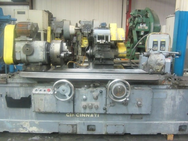 18" x 48" Cincinnati, universal cylindrical grinder, 14" diameter x 1.5" width x 5" hole grinding wheel - Image 6