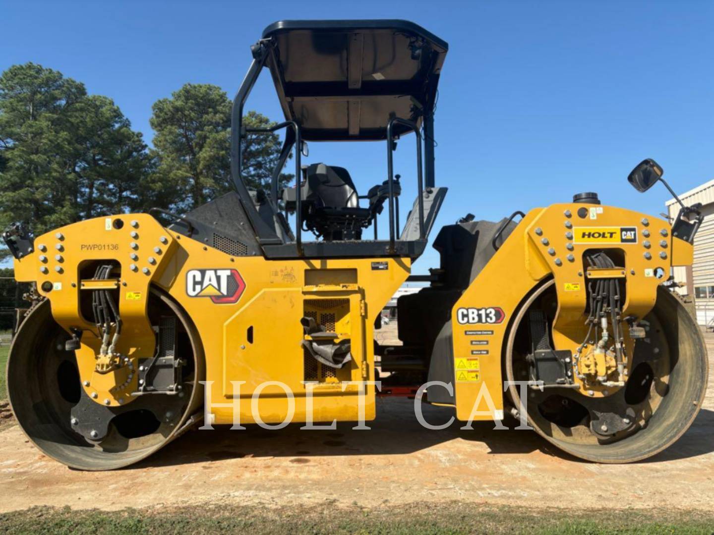 Caterpillar CB13, Vibratory Single Drum Asphalt, 158 hours, S/N: PWP01136, 2023 - Image 2