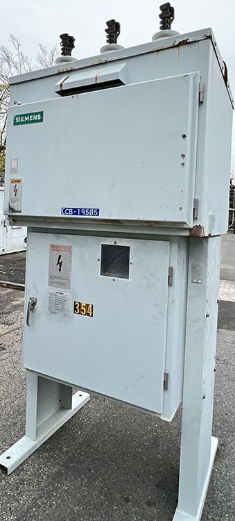 1200 Amp, SIEMENS, No. SDV, 15500 Volts, 125 CLOSE & TRIP, 240AC/250DC MOTOR - Image 1