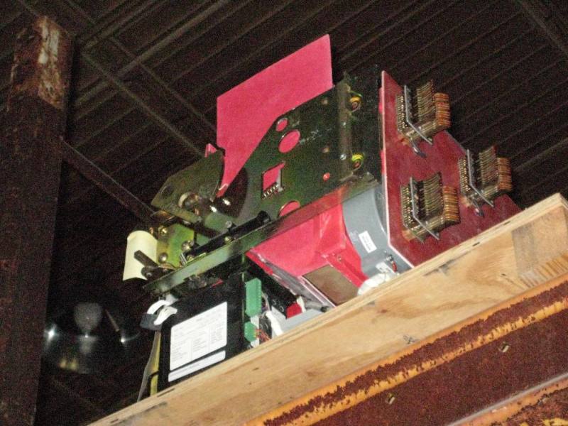 2000 Amp, SIEMENS, RLE-2000, 600 Volts, electrically operated, drawout, 120 VAC CLOSE/TRIP - Image 2