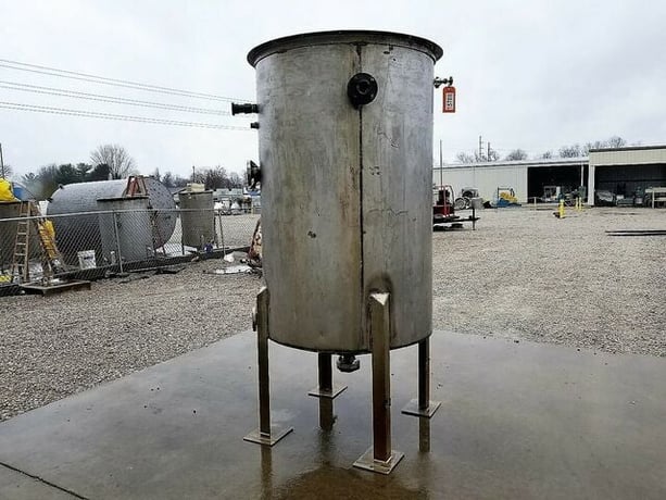 500 gallon Stainless steel tank with pipe coils, 42" dia. x 66" straight side, sloping bottom, oen top - Image 5