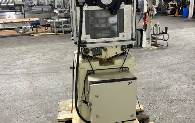 6.5 Ton, Manesty, Tablet Press, 16 Stations, 5/8" tablet diameter, 11/16" Depth of Fill, 90000 Tablets/hr. - Image 5