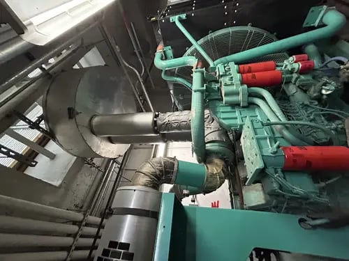 900 KW Cummins #DQFAC, diesel generator set, 277/480 Volts, 710 hours, QST30-G5 engine, EPA Tier 2, open skid - Image 1