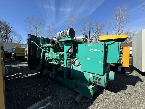 900 KW Cummins #DQFAC, diesel generator set, 277/480 Volts, 710 hours, QST30-G5 engine, EPA Tier 2, open skid - Image 2
