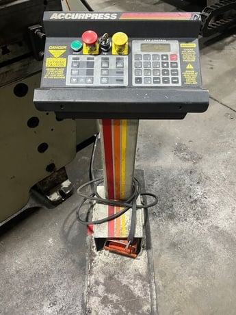 130 Ton, Accurpress #713010, Hydraulic CNC Press Brake, 10' overall, 100" between housing, powered adj, 8" - Image 6