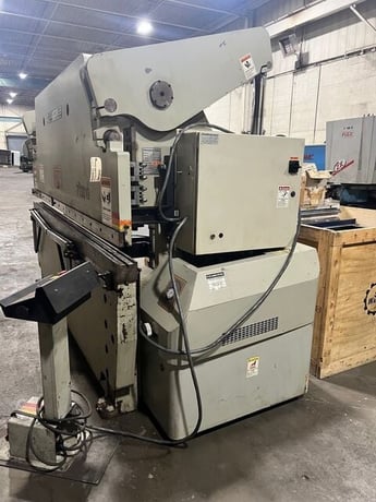 130 Ton, Accurpress #713010, Hydraulic CNC Press Brake, 10' overall, 100" between housing, powered adj, 8" - Image 7