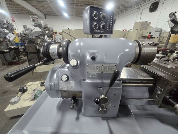 11" x 20" Hardinge #HLV-H, precision toolroom lathe, 6" 3-jaw chuck, 1.25" bore, 1.5 HP, 3000 RPM, tailstock - Image 5