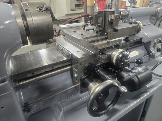 11" x 20" Hardinge #HLV-H, precision toolroom lathe, 6" 3-jaw chuck, 1.25" bore, 1.5 HP, 3000 RPM, tailstock - Image 6