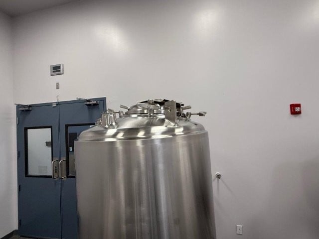 320 gallon Paul Mueller, Stainless steel jacketed tank, 50 psi, dished top & bottom, 1988 - Image 2