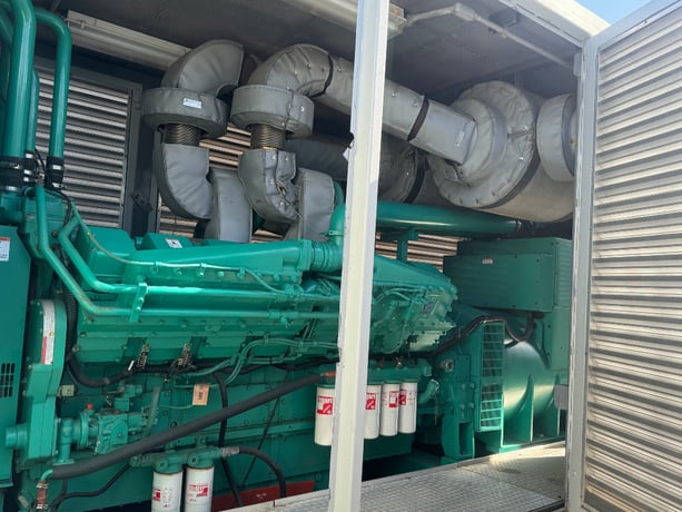 1500 KW Cummins #DFLE, containerized, 1875 kVA, 4160 Volts, KTA-50-G9 engine, low hours - Image 2