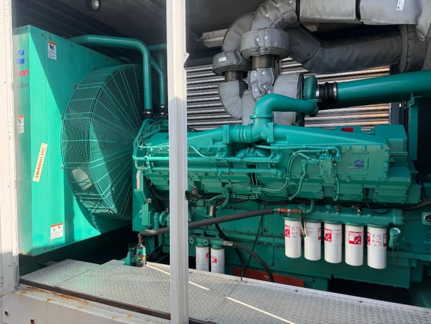 1500 KW Cummins #DFLE, containerized, 1875 kVA, 4160 Volts, KTA-50-G9 engine, low hours - Image 3