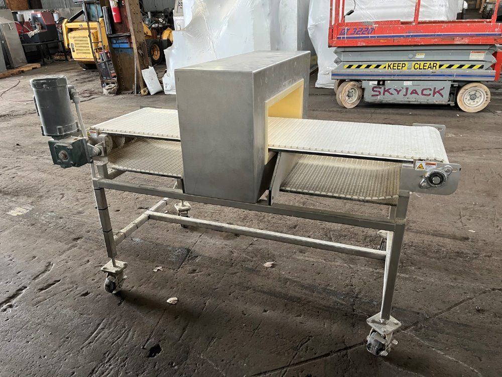 Eriez #EZ-5, Metal Detector, w/Plastic Chain Conveyor, 8" x 24" Aperture, 1.5" max width, 10" Feed length - Image 2