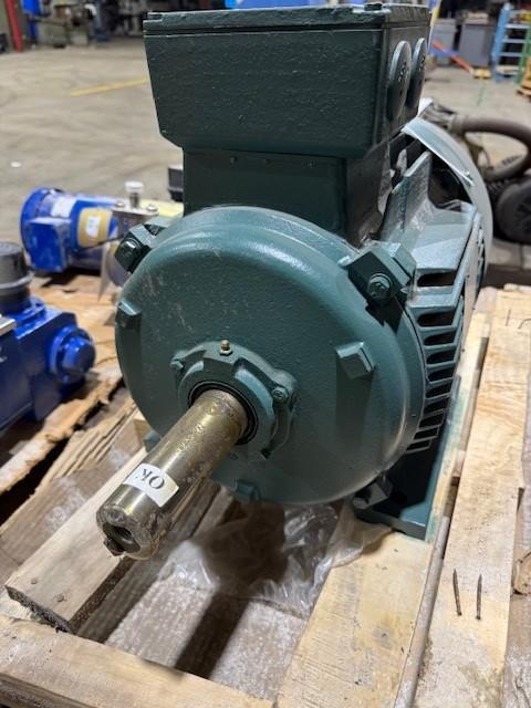 29/15 HP 3645/2980 RPM Leeson #103318.60, 200/400 Volts, 3. phase - Image 3