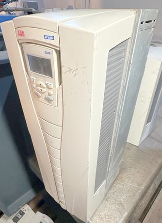 20 HP ABB, ACH550-UH-031A-4, AC drives, 31 amp, 480 Volts, 3 phase, serial #2083301888 - Image 9