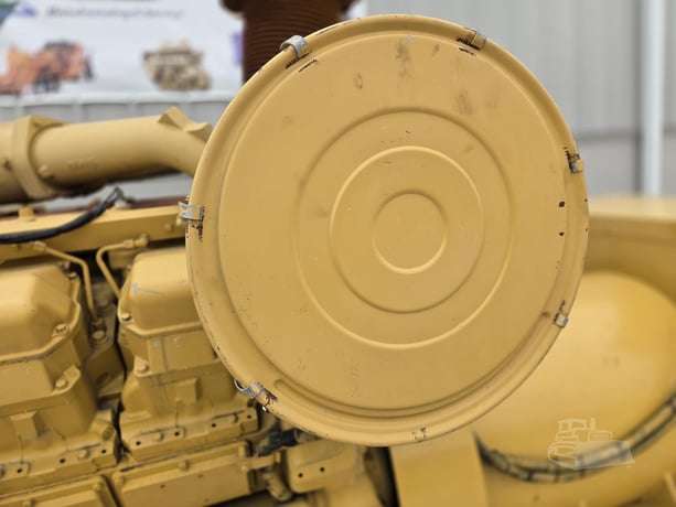 1000 KW Caterpillar, diesel generator set, 3-phase, 978 hours, 1482 HP 3512 engine - Image 5