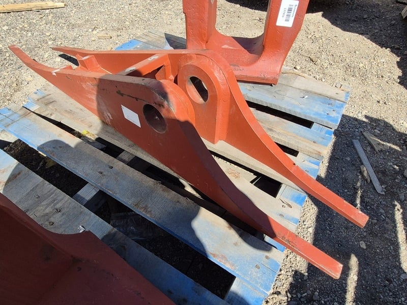 Komatsu #195-71-61360, welded brakcet right hand, like new - Image 7
