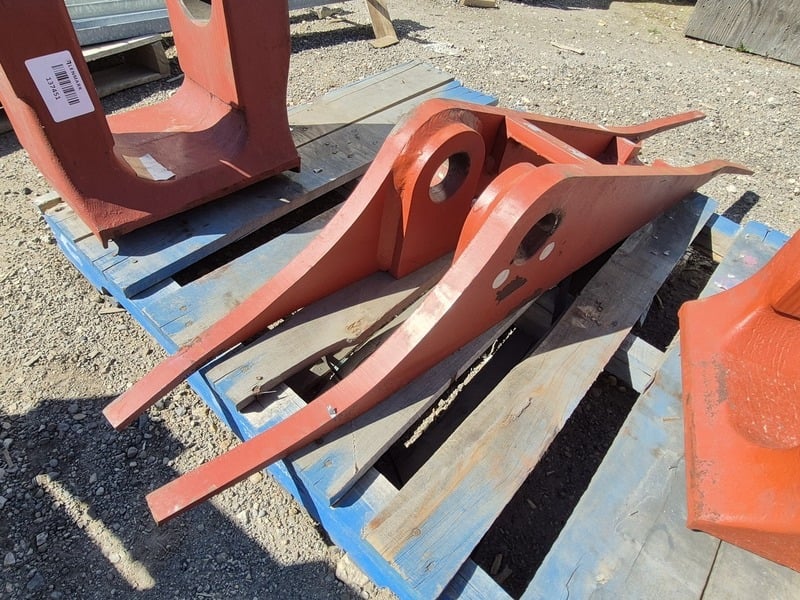 Komatsu #195-71-61360, welded brakcet right hand, like new - Image 9