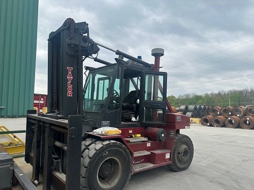 30000 lb. Taylor #TX300S Series Big Red forklift - Image 5