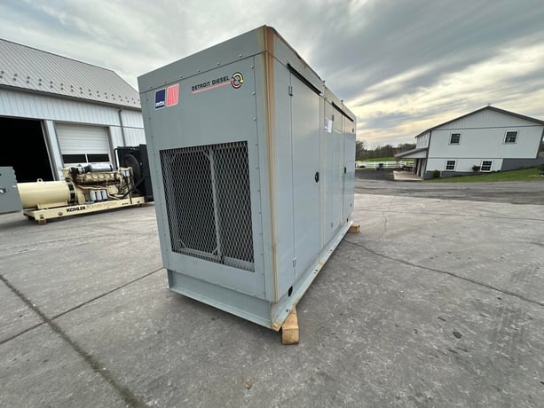 275 KW MTU #6090HF485, diesel generator w/enclosure, 9 liter J Deere engine, 277/480 Volts, Tier 3 - Image 2